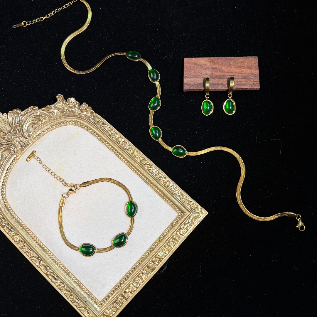 Vintage Emerald Green Oval Stone Gold Snake Chain Necklace / Earrings / Bracelet