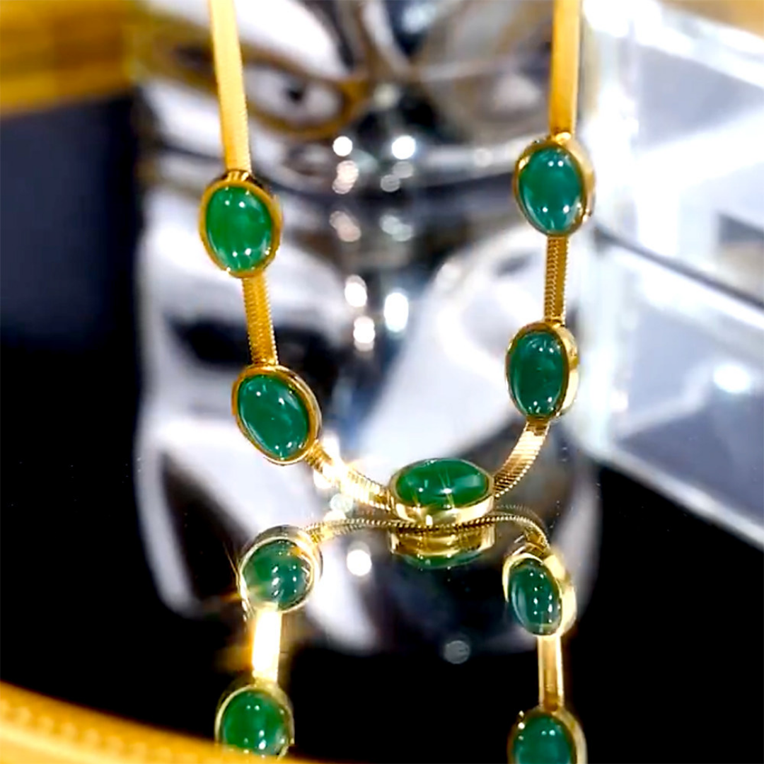 Vintage Emerald Green Oval Stone Gold Snake Chain Necklace / Earrings / Bracelet