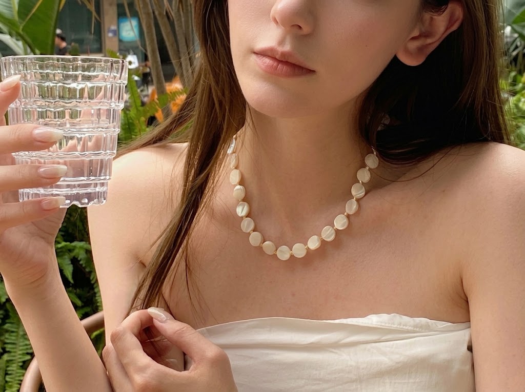 Natural Mother of Pearl Shell Beaded Choker Necklace & Matching Bracelet Jewelry Set for Women
