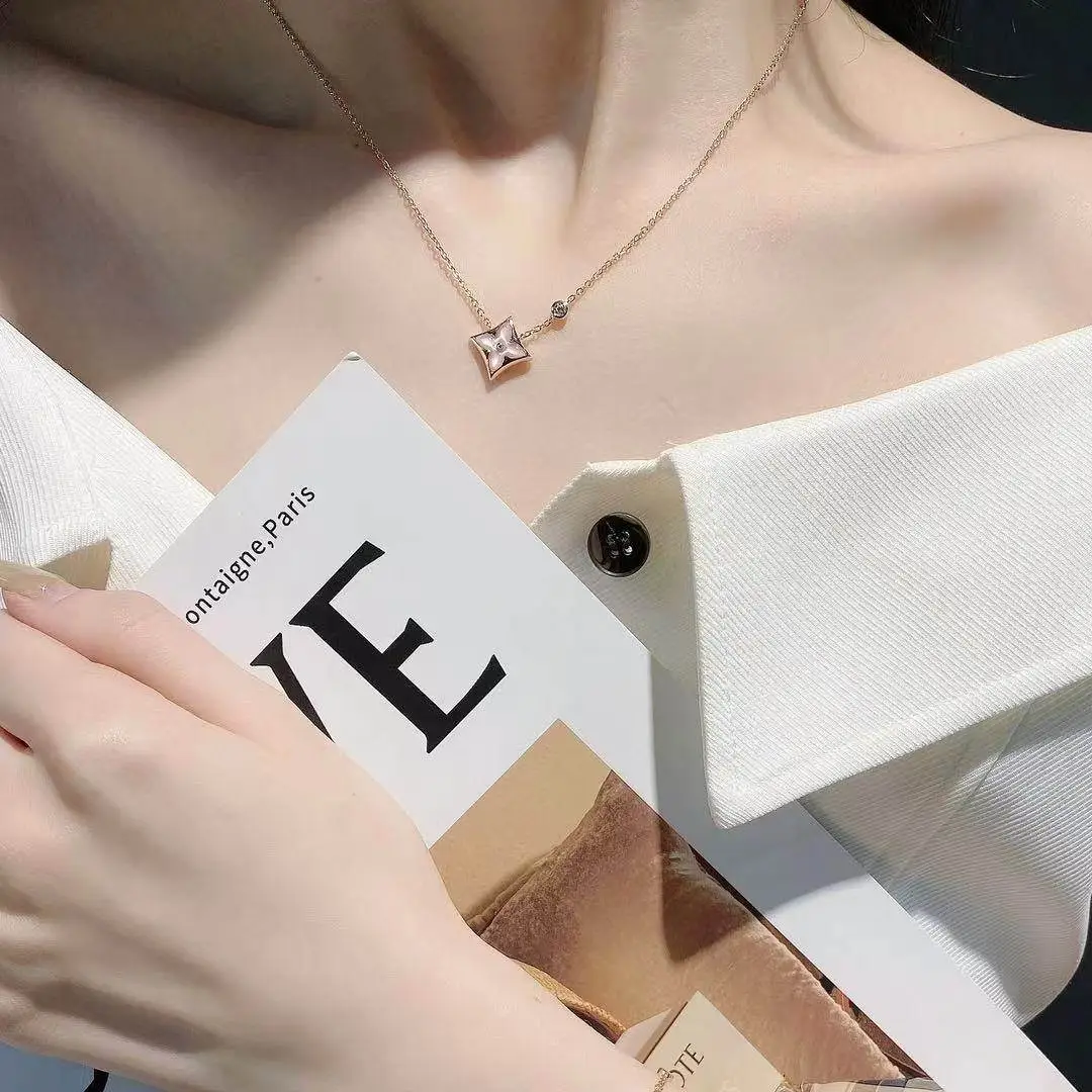 Eternal Four Leaf Clover Color Inlay Pendant Necklace