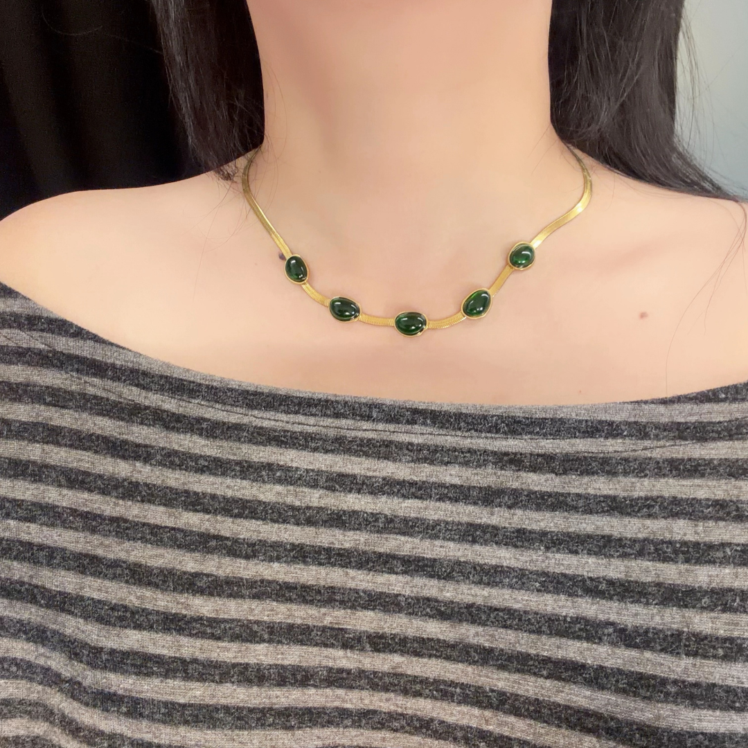 Vintage Emerald Green Oval Stone Gold Snake Chain Necklace / Earrings / Bracelet
