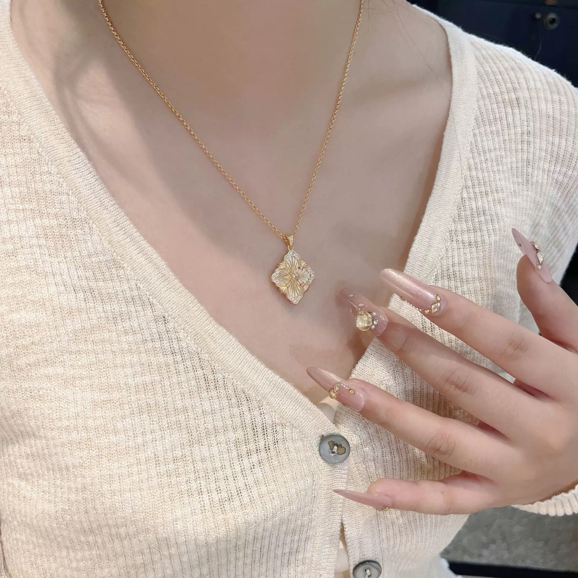 Vintage Brushed Pearl-shell Diamond Necklace