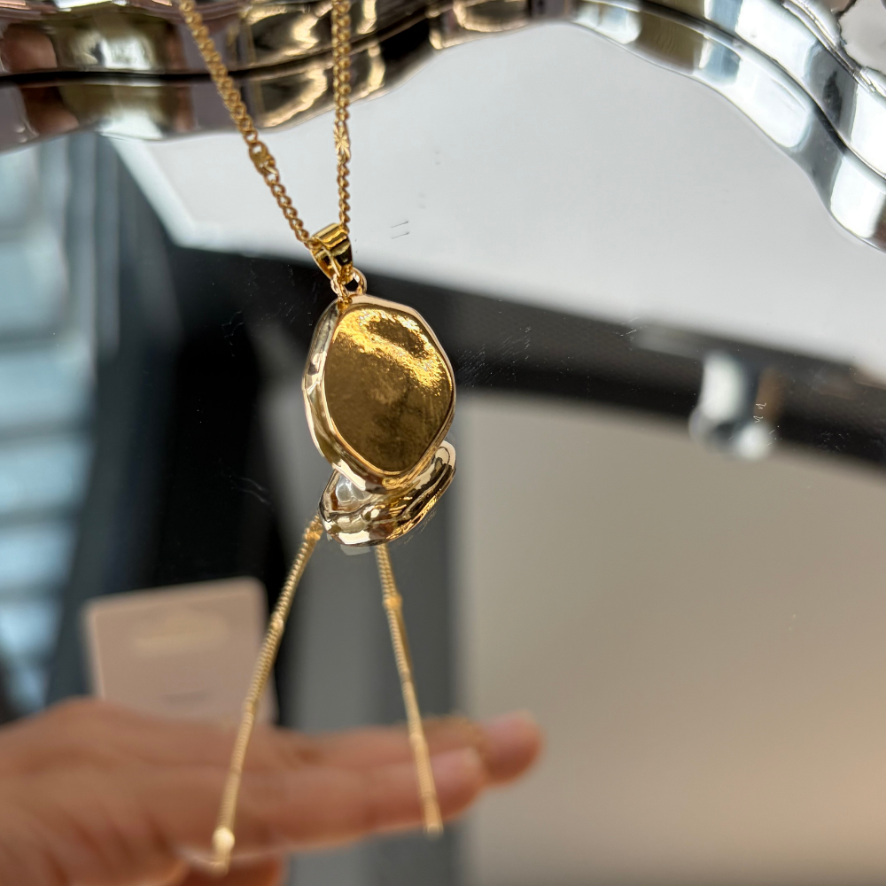 Layered Metal Frame Irregular Baroque Pearl Pendant Necklace