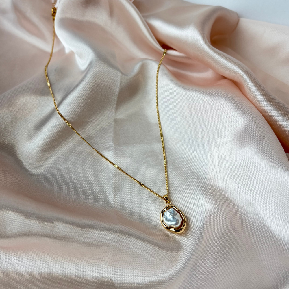 Layered Metal Frame Irregular Baroque Pearl Pendant Necklace