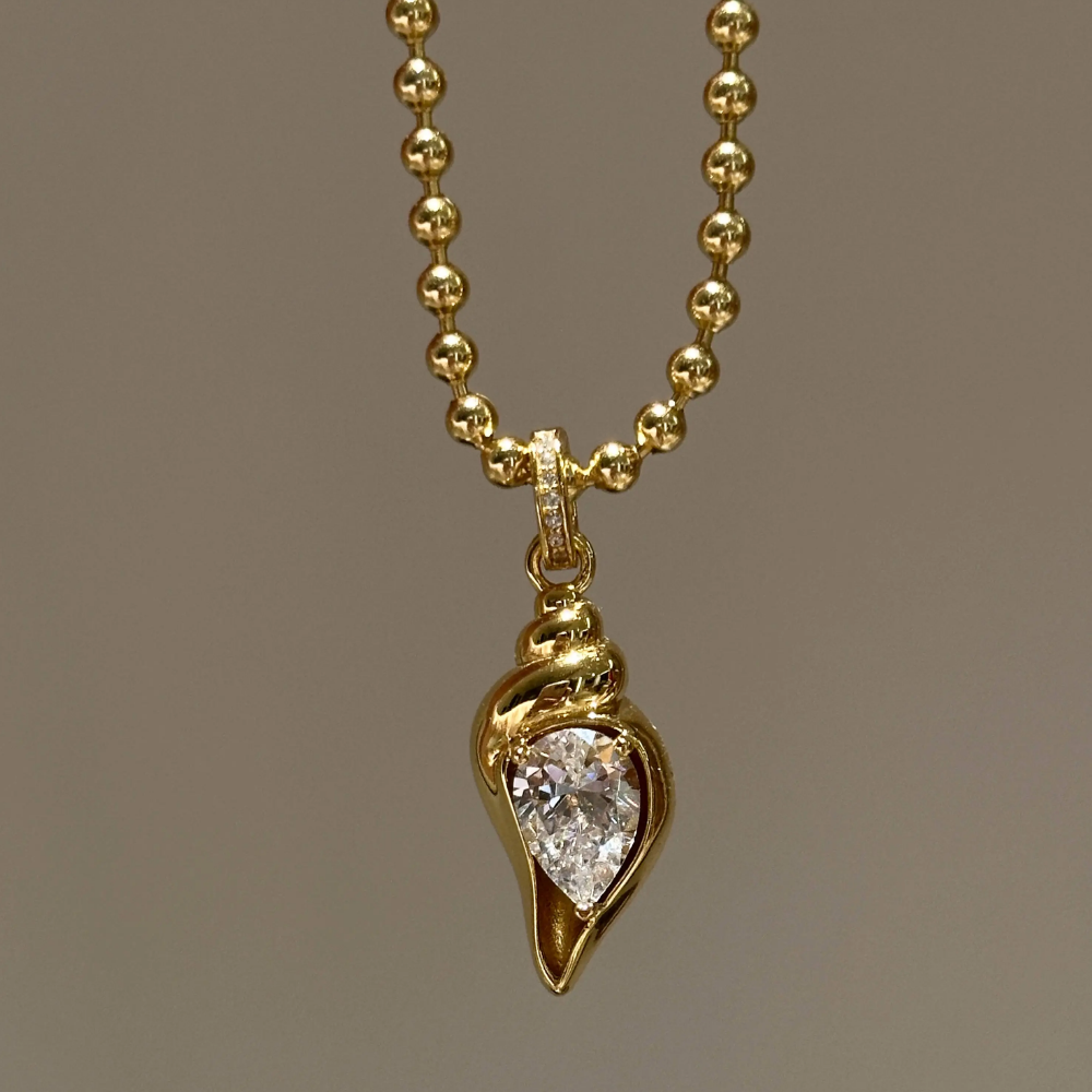 Teardrop Conch Pendant Necklace
