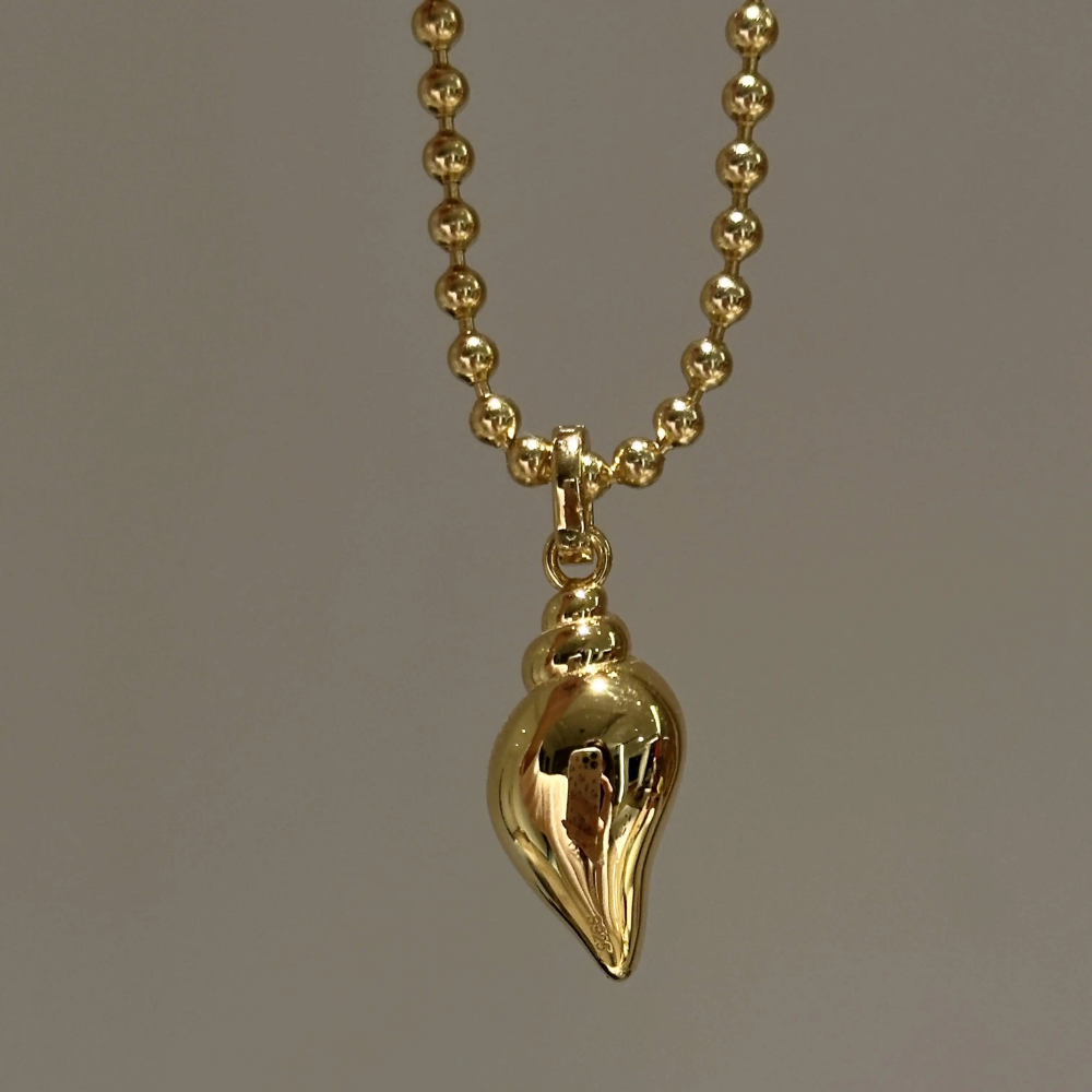 Teardrop Conch Pendant Necklace