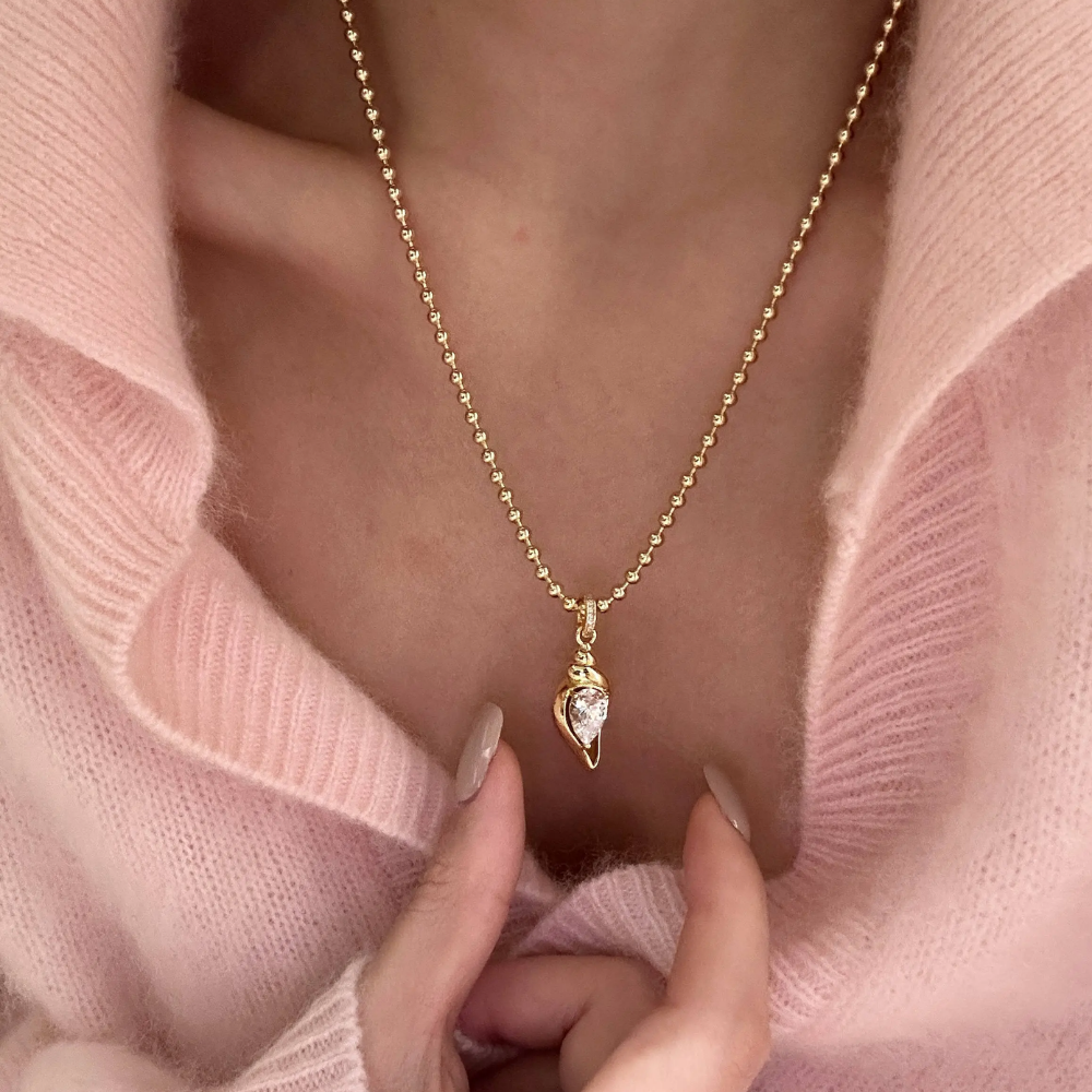 Teardrop Conch Pendant Necklace