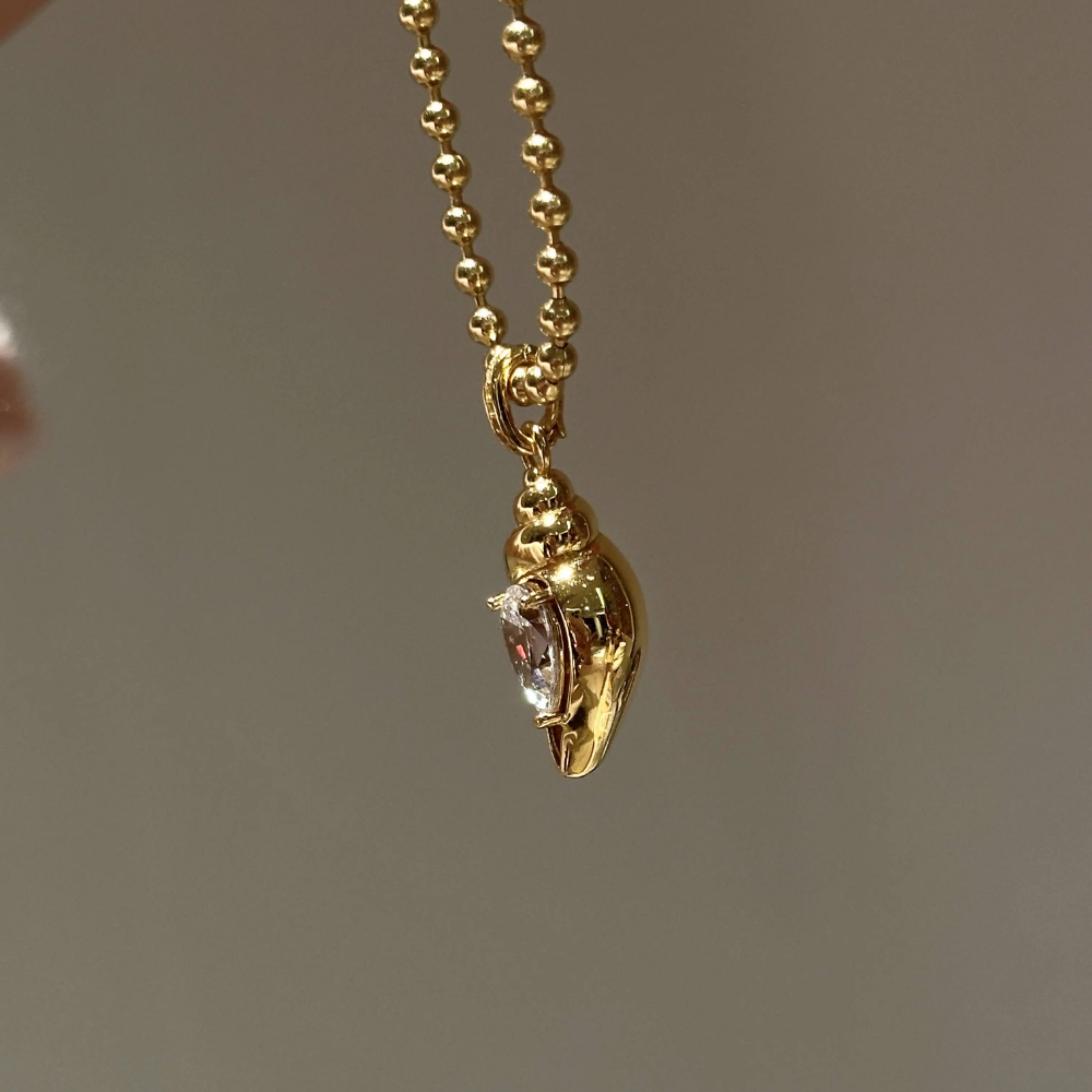 Teardrop Conch Pendant Necklace