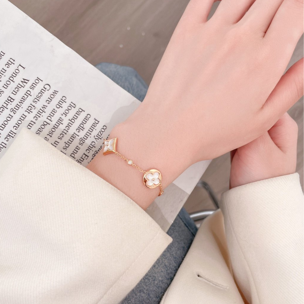 Mother of Pearl Floral Charm Titanium Steel Chain Bracelet