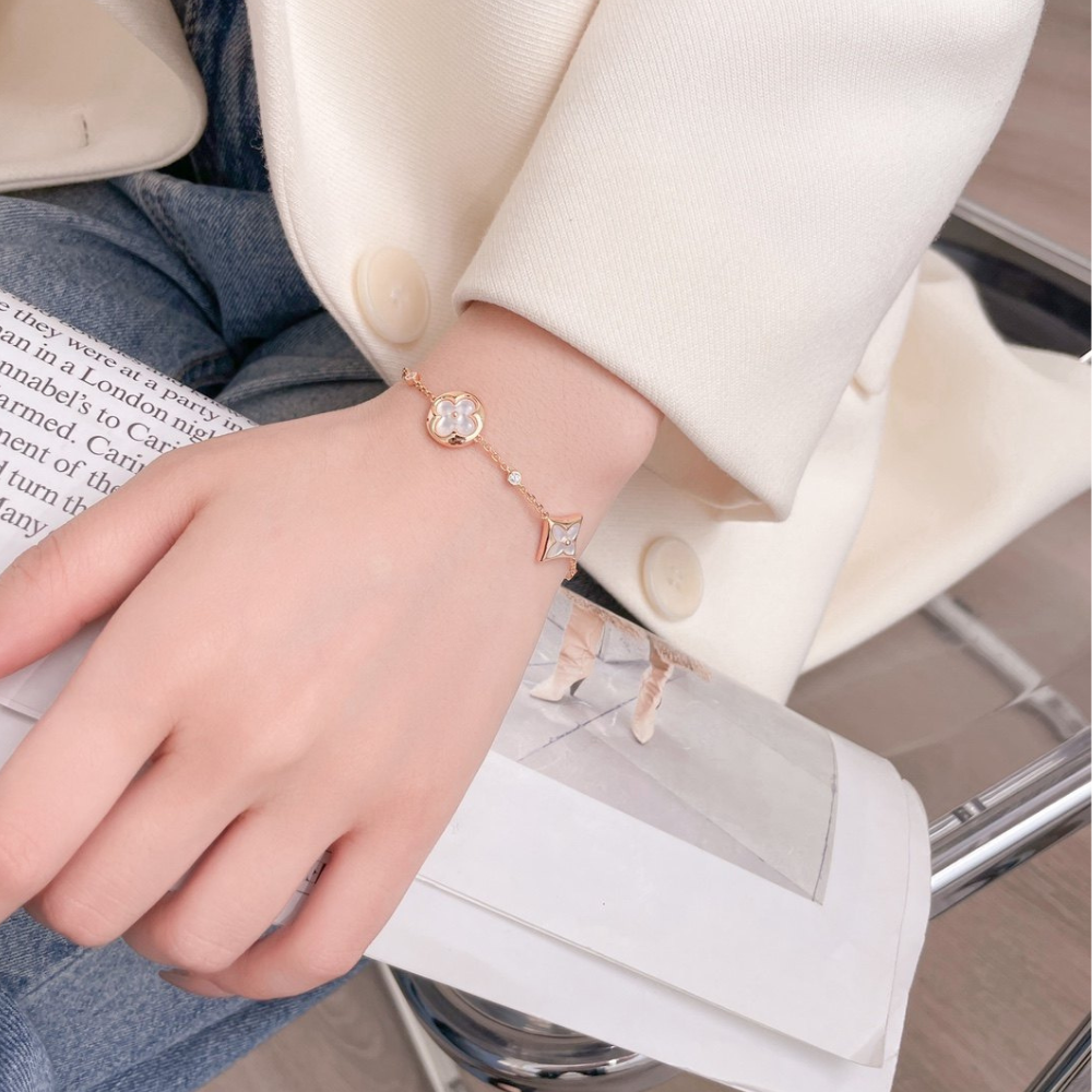 Mother of Pearl Floral Charm Titanium Steel Chain Bracelet
