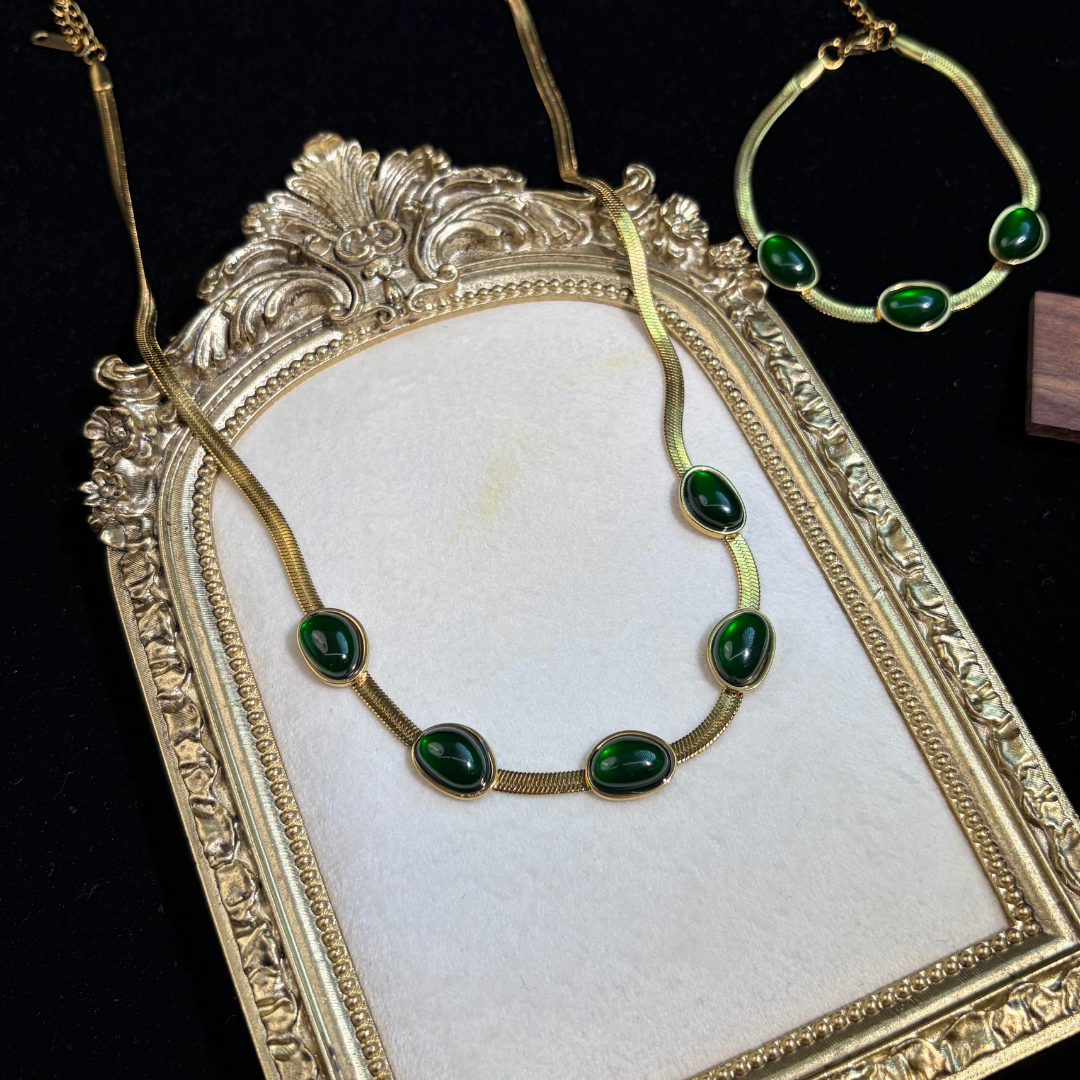 Vintage Emerald Green Oval Stone Gold Snake Chain Necklace / Earrings / Bracelet