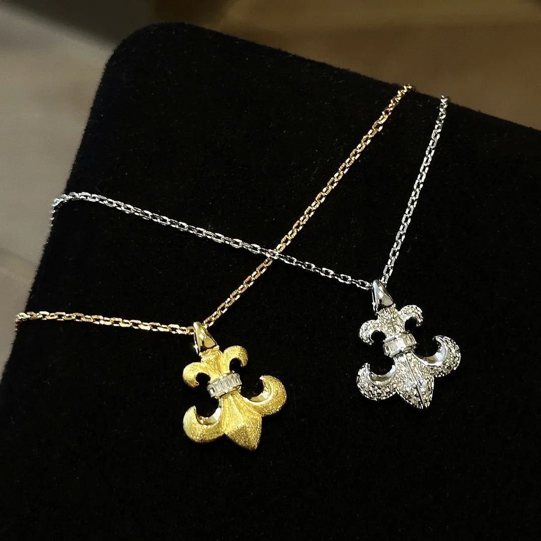 Double-Sided Fleur-de-Lis Pendant Necklace