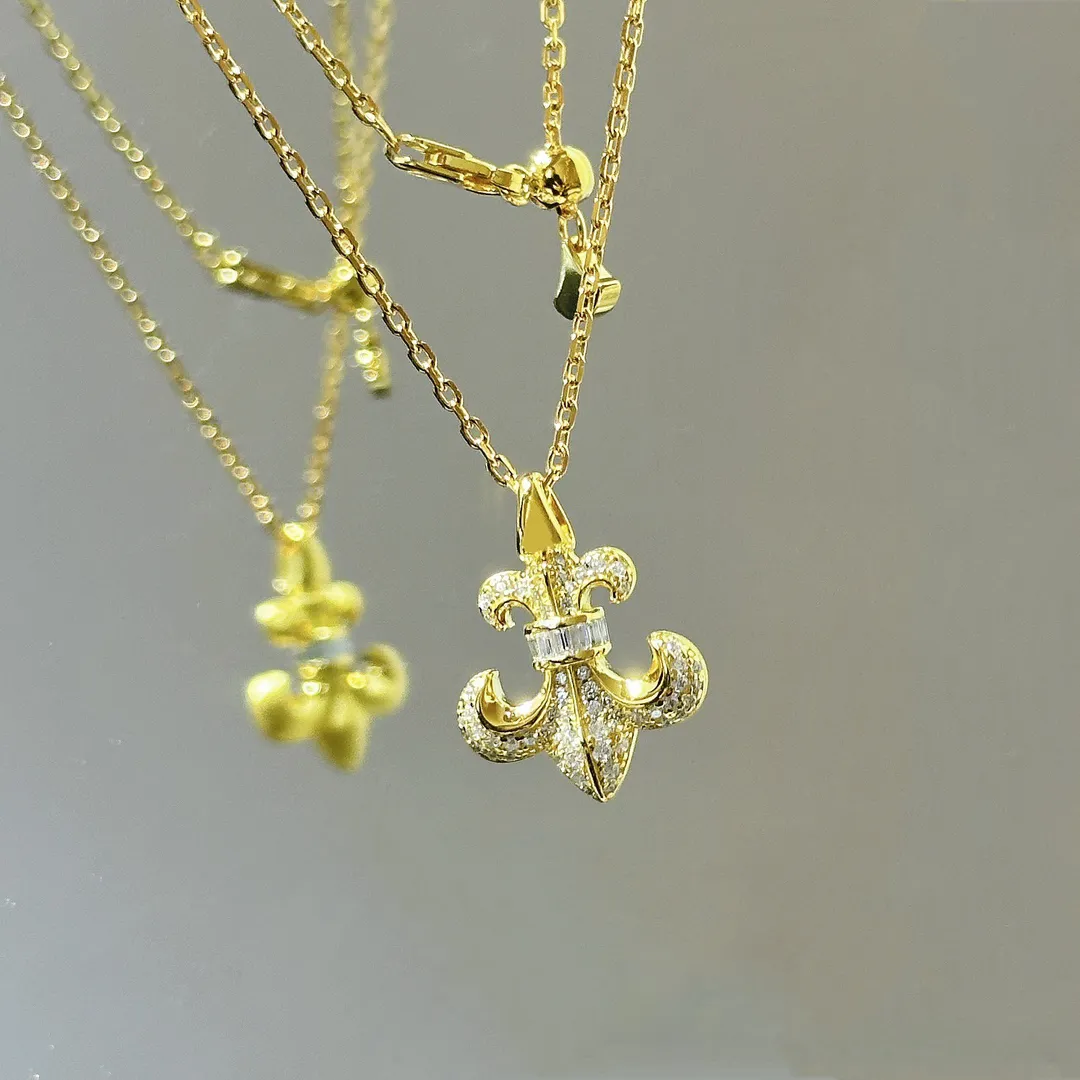 Double-Sided Fleur-de-Lis Pendant Necklace