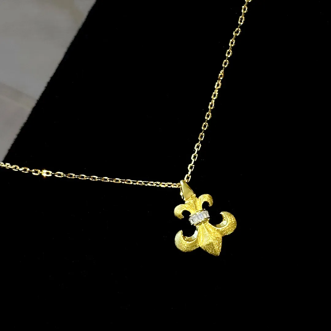 Double-Sided Fleur-de-Lis Pendant Necklace