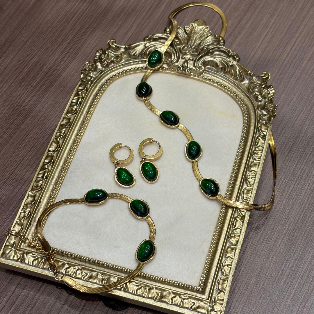 Vintage Emerald Green Oval Stone Gold Snake Chain Necklace / Earrings / Bracelet