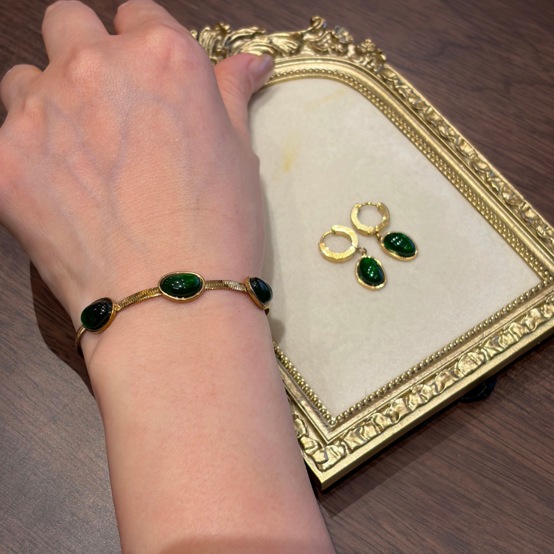 Vintage Emerald Green Oval Stone Gold Snake Chain Necklace / Earrings / Bracelet