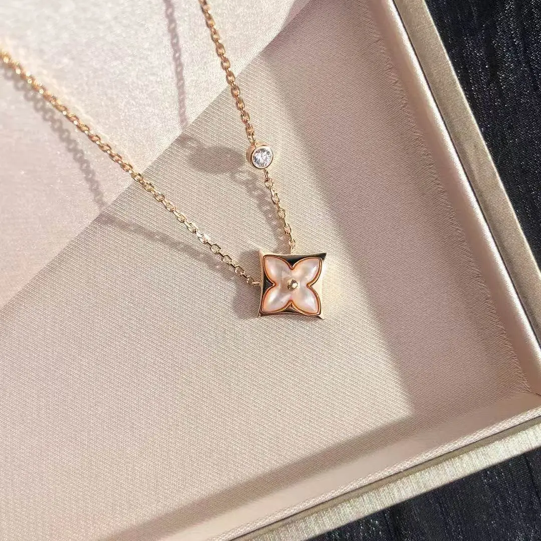 Eternal Four Leaf Clover Color Inlay Pendant Necklace